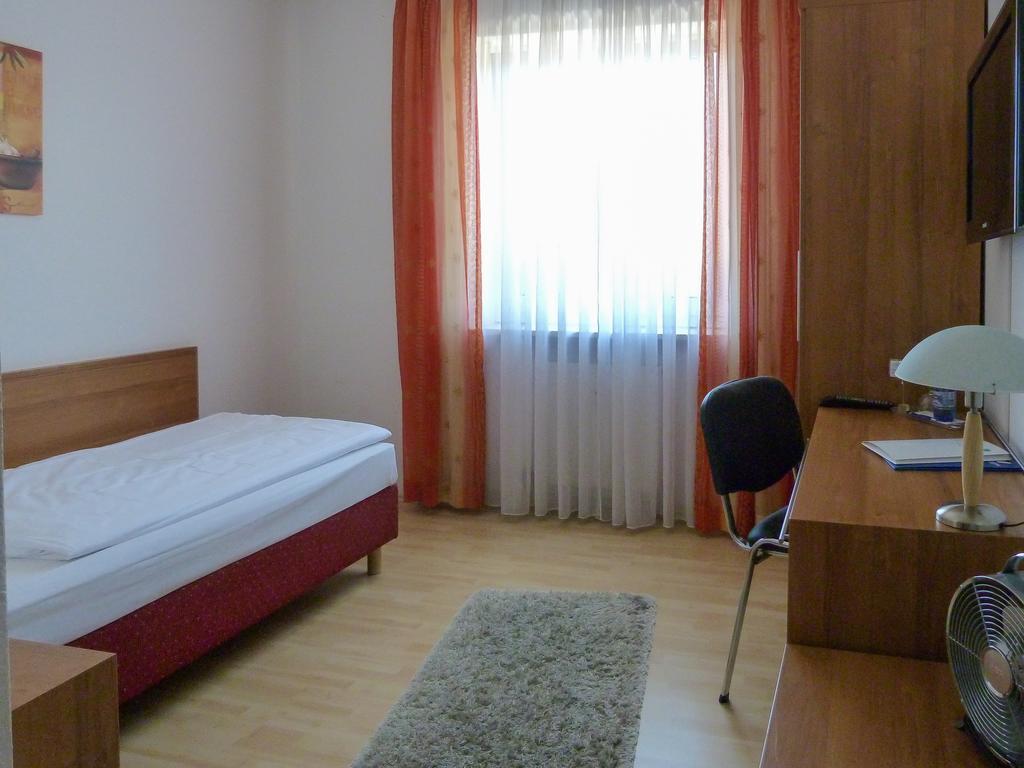 City Hotel 2*